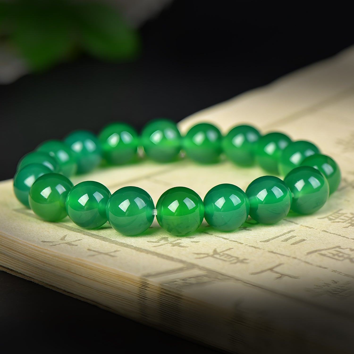 Elegant natural green jade bracelet