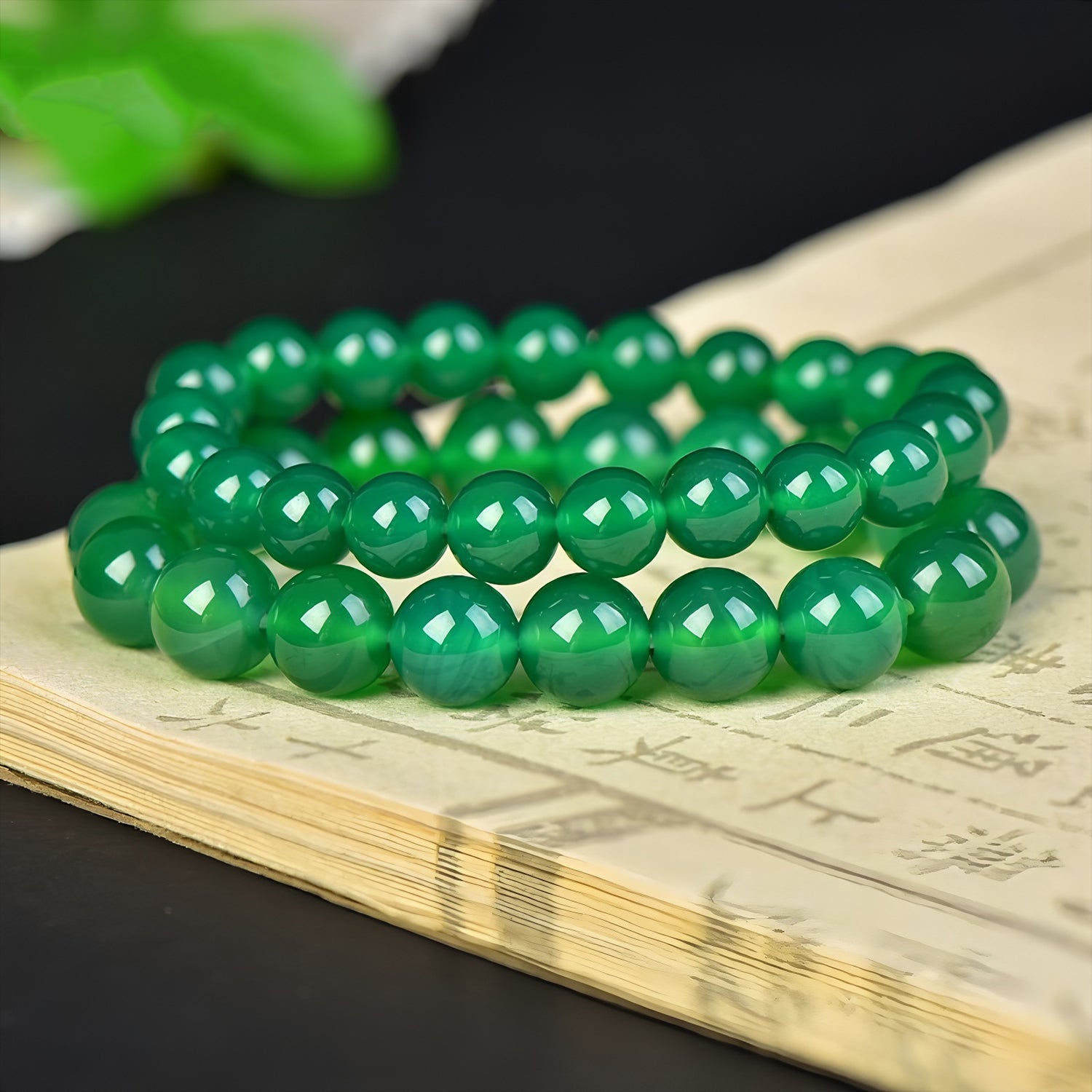 Elegant natural green jade bracelet