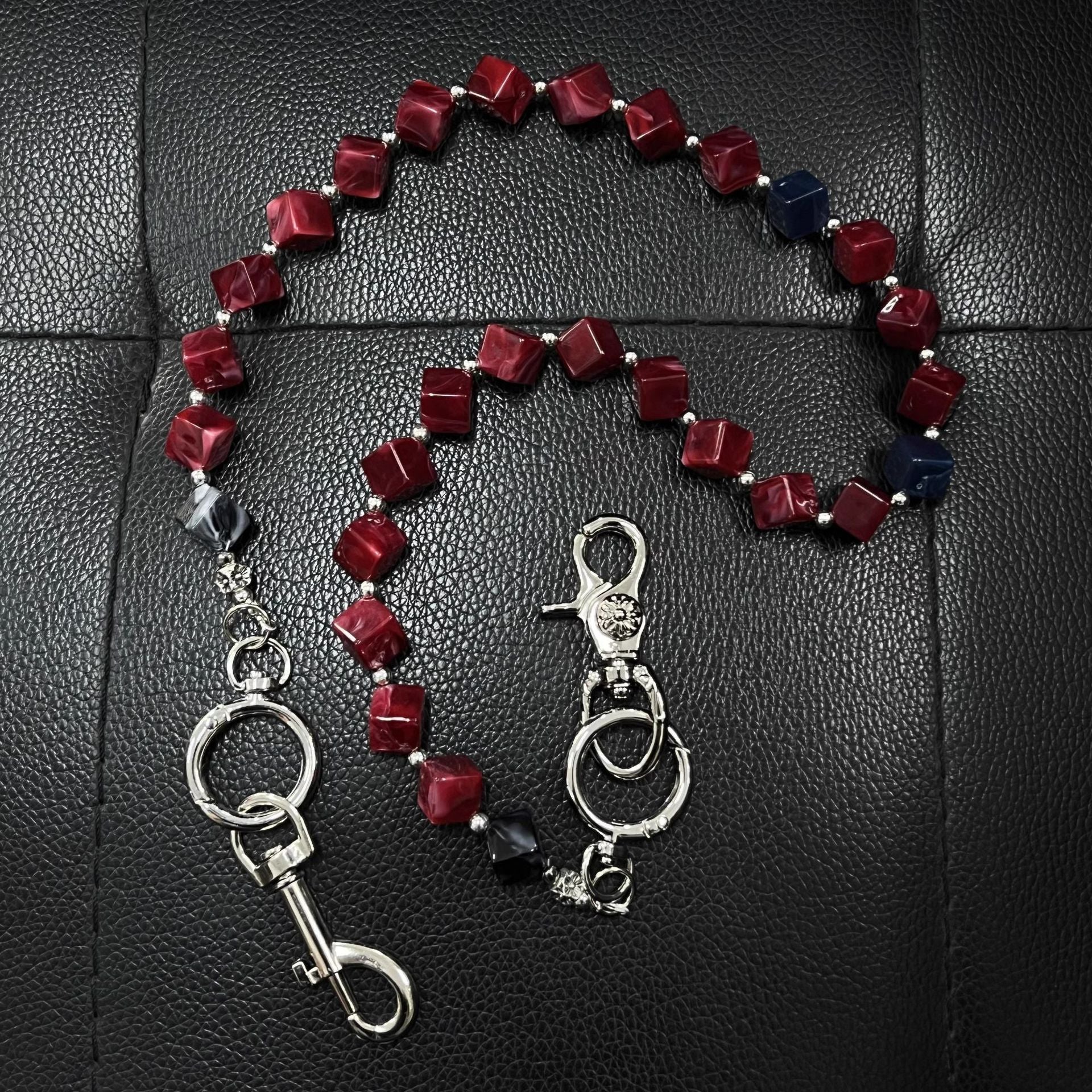Ink-dyed acrylic red bead jeans chain