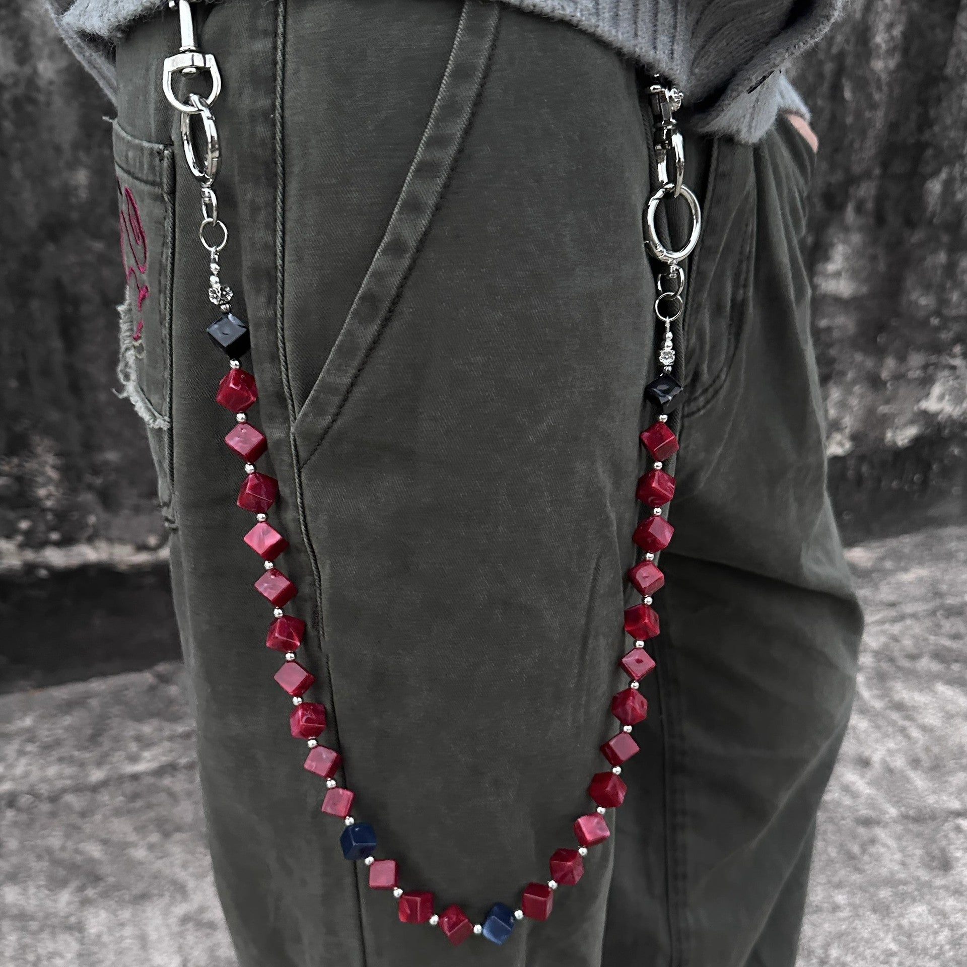 Ink-dyed acrylic red bead jeans chain