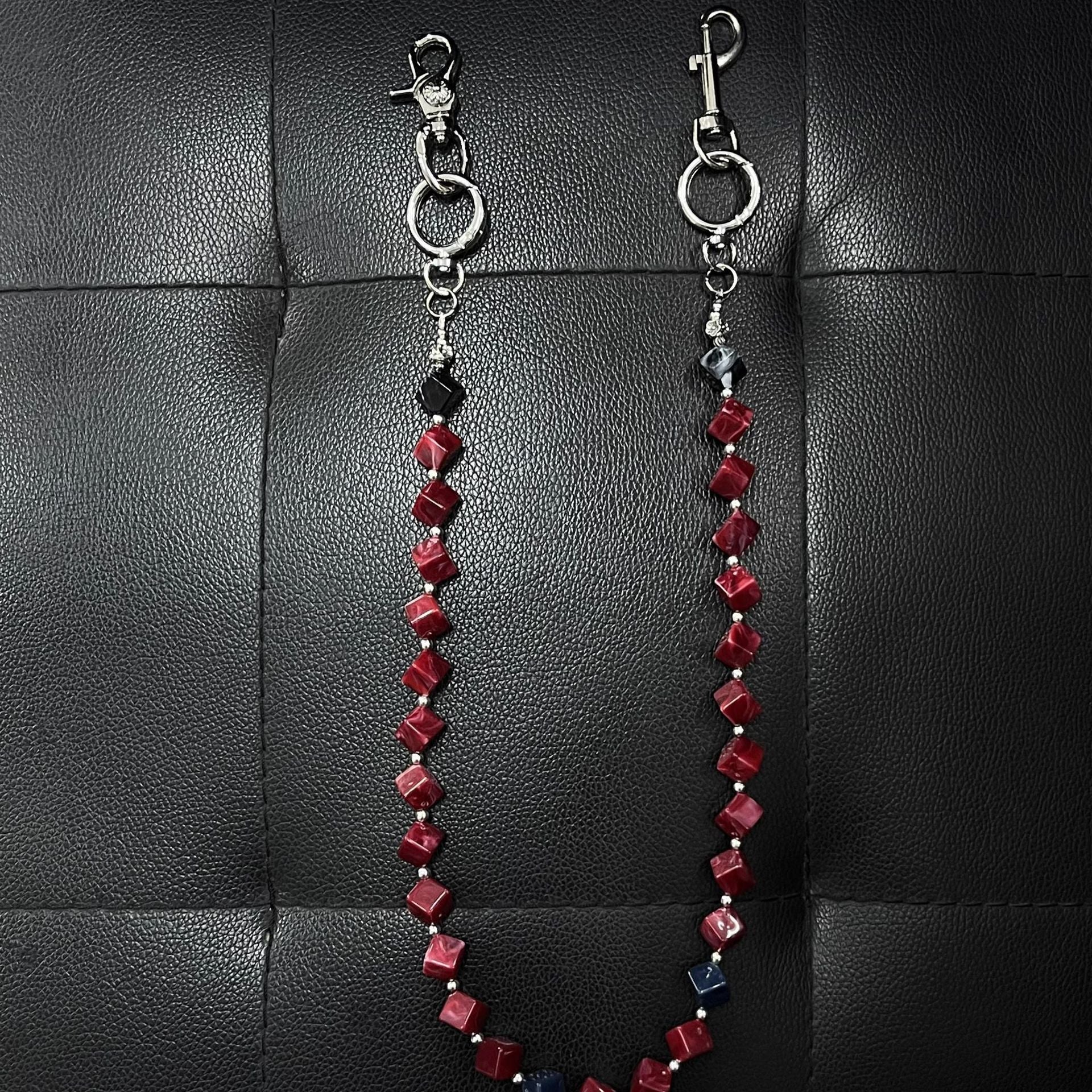 Ink-dyed acrylic red bead jeans chain